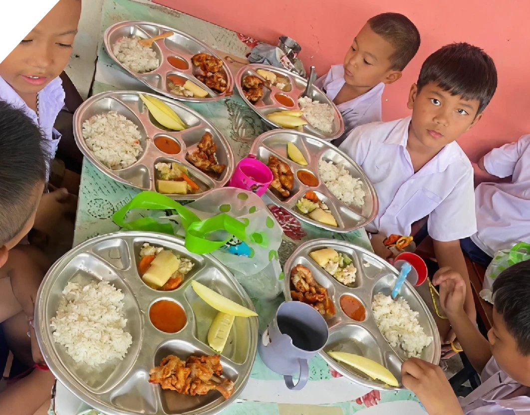 มอบสิ่งของอุปโภคบริโภคให้น้องโรงเรียนเทศบาลศาลาปูน พระราชสิทธิมงคล (สวัสดิ์ โสตฺถิทตฺโต) จ.พระนครศรีอยุธยา