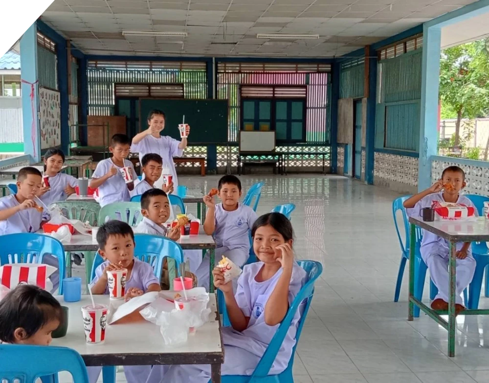 PL มอบโอกาสและรอยยิ้ม: สนับสนุนคอมพิวเตอร์และเลี้ยงอาหารกลางวัน ณ โรงเรียนบ้านรางสะเดา