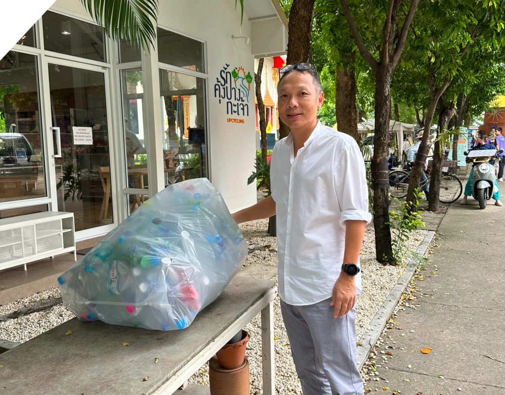 PL รักษ์โลก: เปลี่ยนพลาสติกเป็นจีวร ณ วัดจากแดง